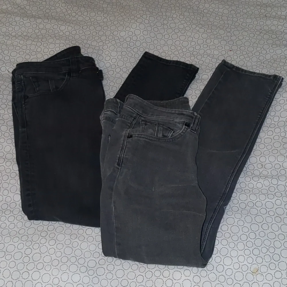 Volcom - Picture 1 of 2